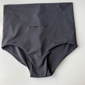 Nyssa Postpartum Recovery Underwear size small Medium